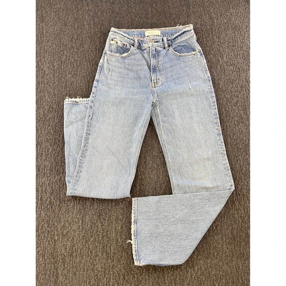 Abercrombie & Fitch 90s Relaxed Jean High Rise Light Wash Distressed 26 2R